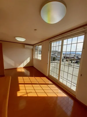 のマンスリーマンション・ウィークリーマンション「クイーンズタウン元町　Ⅲ棟 202・洋室(No.1342668)」メイン画像