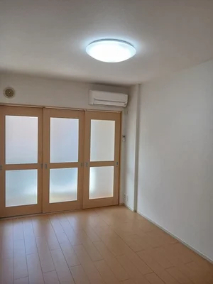 のマンスリーマンション・ウィークリーマンション「ベルシエロ　Ｂ 102・洋室(No.1346168)」メイン画像