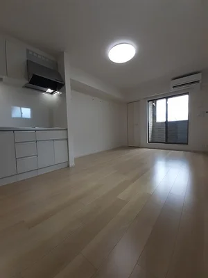 愛媛県立医療技術大学周辺のマンスリーマンション・ウィークリーマンション「カーサ・フィオーレ　Ⅱ 203・洋室(No.1346327)」メイン画像