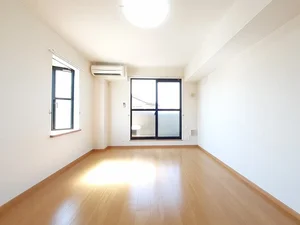 のマンスリーマンション・ウィークリーマンション「ヴィアーレ秋吉 201・洋室(No.1352678)」メイン画像