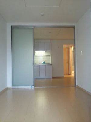 のマンスリーマンション・ウィークリーマンション「アンソレイエ 102・洋室(No.1353357)」メイン画像