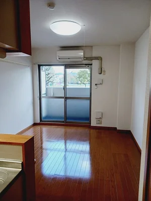 兵庫県の大東建託リーシング株式会社のマンスリーマンション・ウィークリーマンション「クリーモア・クラ 102・洋室(No.1353604)」メイン画像