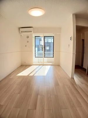 のマンスリーマンション・ウィークリーマンション「ラ・セレーナ　ソワ　Ⅰ 103・洋室(No.1353673)」メイン画像