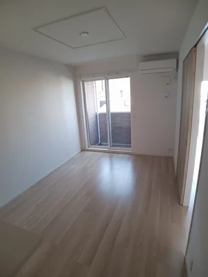 のマンスリーマンション・ウィークリーマンション「プリムローズ　ガーデンヴィラＢ 103・洋室(No.1353872)」メイン画像