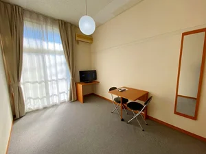 のマンスリーマンション・ウィークリーマンション「レオパレスＡｄｍｉｒａｔｉｏｎＮＥＸＴ 206(No.1355901)」メイン画像