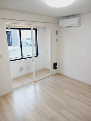 のマンスリーマンション・ウィークリーマンション「ヒカルサ熊谷石原ノース 104・洋室(No.1356182)」メイン画像