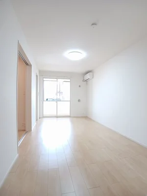 のマンスリーマンション・ウィークリーマンション「モデルヌ・チャイ 102・洋室(No.1356248)」メイン画像