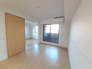 大阪信愛学院短期大学鶴見キャンパス周辺のマンスリーマンション・ウィークリーマンション「レフィナード・コンドミニオ 301・洋室(No.1356408)」メイン画像