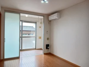 のマンスリーマンション・ウィークリーマンション「サニーヒルズ岡台Ⅱ 103・洋室(No.1358494)」メイン画像