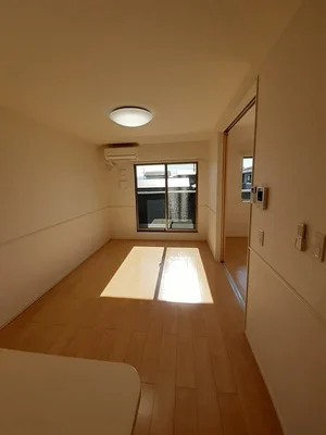 のマンスリーマンション・ウィークリーマンション「Ｓｈａｒｍ　Ｈａｗｋｓ　Ｂ 203・洋室(No.1358835)」メイン画像