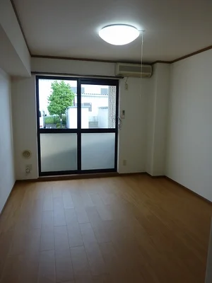 のマンスリーマンション・ウィークリーマンション「プリーマヴォーネン 105・洋室(No.1359527)」メイン画像