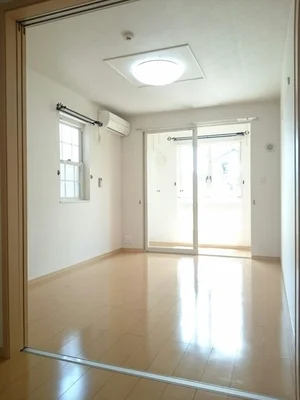 のマンスリーマンション・ウィークリーマンション「サン・ビレッジ・西方　Ⅱ 101・洋室(No.1359642)」メイン画像