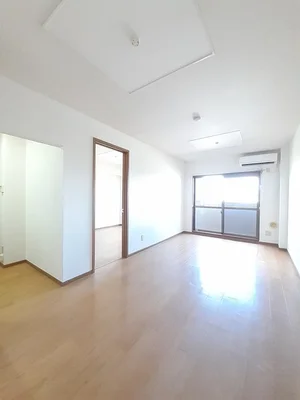 のマンスリーマンション・ウィークリーマンション「ヴェルドミール今津 402・洋室(No.1360139)」メイン画像