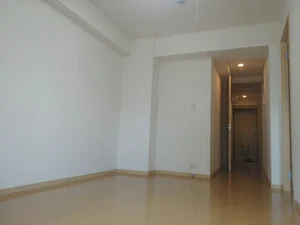 のマンスリーマンション・ウィークリーマンション「メゾンドファミーユ鶴見緑地公園 106・洋室(No.1360665)」メイン画像