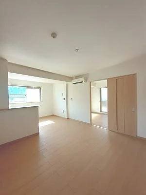 のマンスリーマンション・ウィークリーマンション「ディアコート　木太 104・洋室(No.1360712)」メイン画像