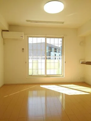 のマンスリーマンション・ウィークリーマンション「シャン・ヴァレ・ヴォーゲル 206・洋室(No.1361295)」メイン画像