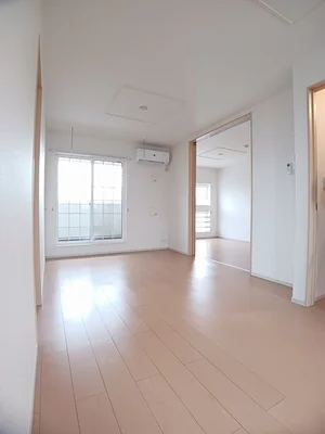 のマンスリーマンション・ウィークリーマンション「シャルパンティエ　Ⅲ 202・洋室(No.1361540)」メイン画像