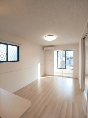 のマンスリーマンション・ウィークリーマンション「カーサ　シトラス仏生山Ⅰ 101・洋室(No.1361956)」メイン画像