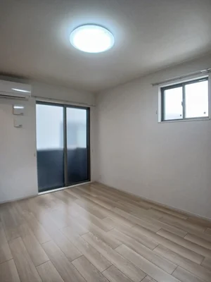 のマンスリーマンション・ウィークリーマンション「Ｆｏｒｅｓｔ　Ｏｎｅ 105・洋室(No.1362392)」メイン画像