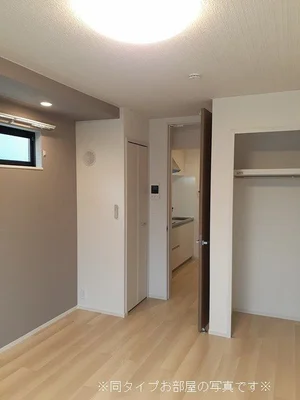 のマンスリーマンション・ウィークリーマンション「ヒカルサ　小牧田県ウエスト 206・洋室(No.1363617)」メイン画像