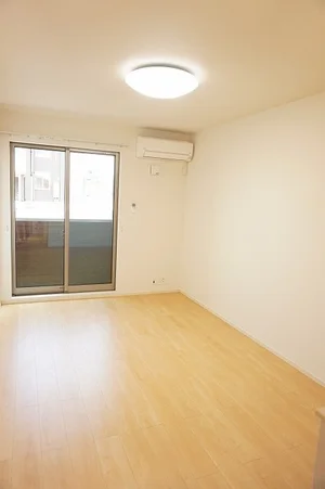 香川県のマンスリーマンション・ウィークリーマンション「ロイヤルパークⅡ 102・洋室(No.1364232)」メイン画像