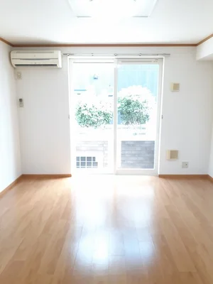 のマンスリーマンション・ウィークリーマンション「プレーヌ・フォンテーヌⅢ 101・洋室(No.1364980)」メイン画像