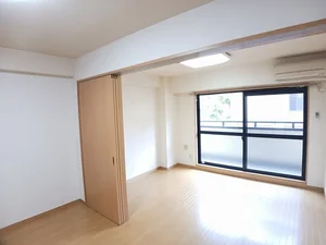 のマンスリーマンション・ウィークリーマンション「アンソレイエ　（前裁町） 105・洋室(No.1365195)」メイン画像