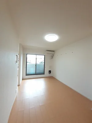 のマンスリーマンション・ウィークリーマンション「リヴァーイーストＨＯＲＩＩＫＥ 202・洋室(No.1367207)」メイン画像