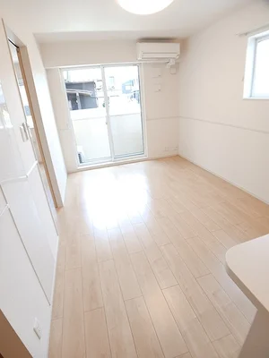 のマンスリーマンション・ウィークリーマンション「ＢＥＳＴ　ＨＯＵＳＥ　Ⅶ 104・洋室(No.1369007)」メイン画像