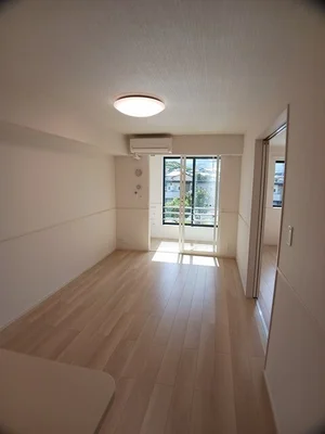 のマンスリーマンション・ウィークリーマンション「ラ・フェリーチェⅢ 102・洋室(No.1369084)」メイン画像