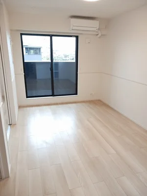 のマンスリーマンション・ウィークリーマンション「ＢＡＳＥＭＥＮＴ　Ⅰ 203・洋室(No.1369445)」メイン画像