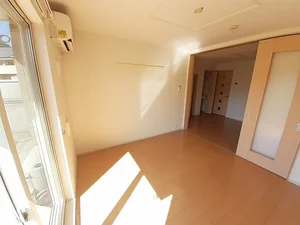 のマンスリーマンション・ウィークリーマンション「ソーレ・アロッジオⅢ 102・洋室(No.1370555)」メイン画像