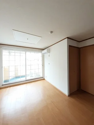 のマンスリーマンション・ウィークリーマンション「ＣｏｕｎｔｒｙⅡ 201・洋室(No.1370740)」メイン画像