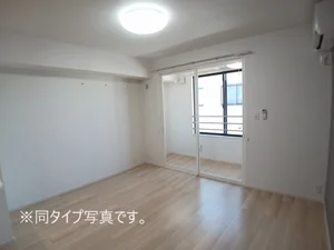 のマンスリーマンション・ウィークリーマンション「コージーハウス　ファミリアＥ 203・洋室(No.1371000)」メイン画像