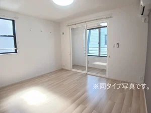 のマンスリーマンション・ウィークリーマンション「コージーハウス　ファミリアＥ 201・洋室(No.1371002)」メイン画像