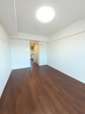 のマンスリーマンション・ウィークリーマンション「Ｃｕｏｒｅ 303・洋室(No.1371211)」メイン画像