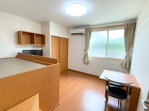 のマンスリーマンション・ウィークリーマンション「レオパレスやなぎ荘　第一 112(No.1371517)」メイン画像