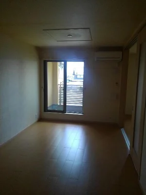 のマンスリーマンション・ウィークリーマンション「アンソレイエ　忍ヶ丘 202・洋室(No.1371962)」メイン画像