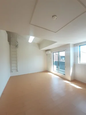 のマンスリーマンション・ウィークリーマンション「ソヴール　佑 202・洋室(No.1373044)」メイン画像