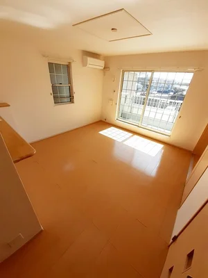 のマンスリーマンション・ウィークリーマンション「ショーエン・パディー２ 203・洋室(No.1373139)」メイン画像