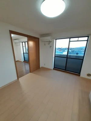 のマンスリーマンション・ウィークリーマンション「サ－フサイドサンシャイン　Ｓ棟 302・洋室(No.1373235)」メイン画像