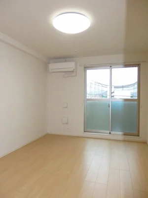 のマンスリーマンション・ウィークリーマンション「オンフォレスト・吉島 302・洋室(No.1375233)」メイン画像