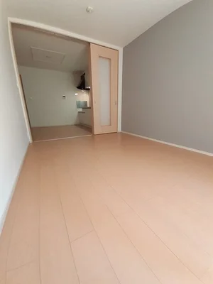 のマンスリーマンション・ウィークリーマンション「ウエスト・フィールドⅠ 102・洋室(No.1375281)」メイン画像