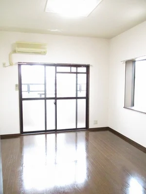 のマンスリーマンション・ウィークリーマンション「ＢＬＵＥ　ＳＫＹ　鴻川 111・洋室(No.1376244)」メイン画像