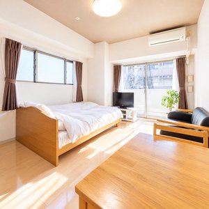 大阪府のマンスリーマンション・ウィークリーマンション「新大阪4分で、この開放感。【28㎡超×角部屋・2面採光】ダブルベッド✨ 月額9万円台～｜ クリスタルグランツ新大阪(No.1376798)」メイン画像