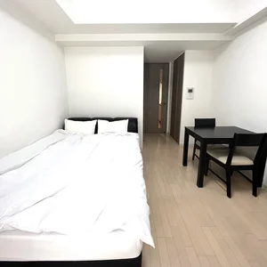 のマンスリーマンション・ウィークリーマンション「✨全期間賃料“60％OFF”✨～新大阪駅7分～【Wi-Fi無料・25㎡×ダブルベッド】Lalaplace新大阪LD(No.1378413)」メイン画像