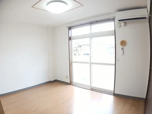 のマンスリーマンション・ウィークリーマンション「ブラフマンヤマイチ 102・洋室(No.1380451)」メイン画像