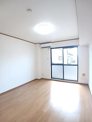 のマンスリーマンション・ウィークリーマンション「カーサ木太Ⅱ 104・洋室(No.1383847)」メイン画像