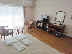 広島県の西洋エステート株式会社のマンスリーマンション・ウィークリーマンション「👍法人一括請求可・インボイス対応‼️好評の定期室内清掃・コインランドリー洗濯機無料　🚋🚗🚲　【アーバンウエスト広島】 8W-4-2・ダブル(No.1392361)」メイン画像