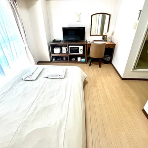 広島県のマンスリーマンション・ウィークリーマンション「👍団体利用にも‼️諸経費・清掃費なし/週1回無料清掃/🚇路面電車６・８号線　【アーバンタイムス広島】🚙🚲　 7S-1-S・シングル(No.1393335)」メイン画像